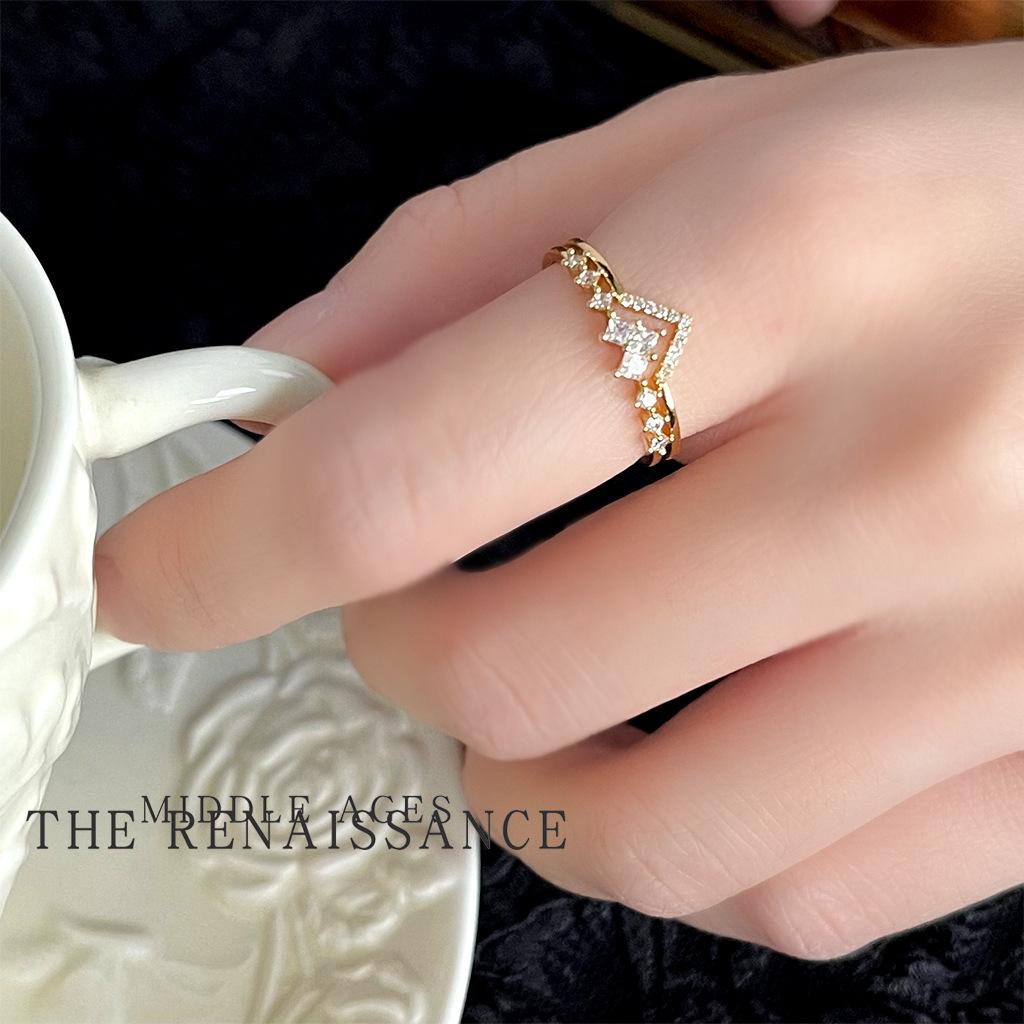 

Crown zir*****pening adjustable ring French retro court index finger ring ring