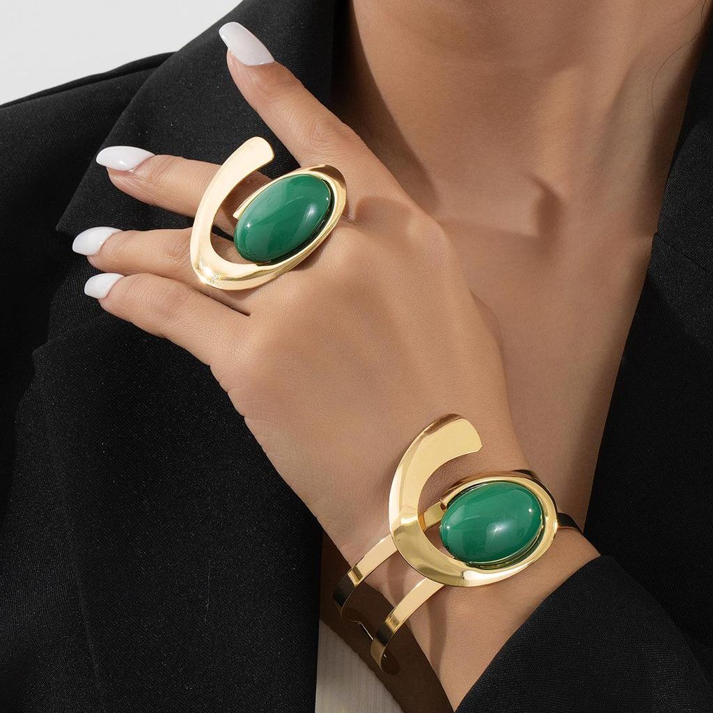 European & American Statement Earrings and Bracelet Set: Trendy Irregular Circles - Women's Fashion Jewelry, Perfect for Vacation.