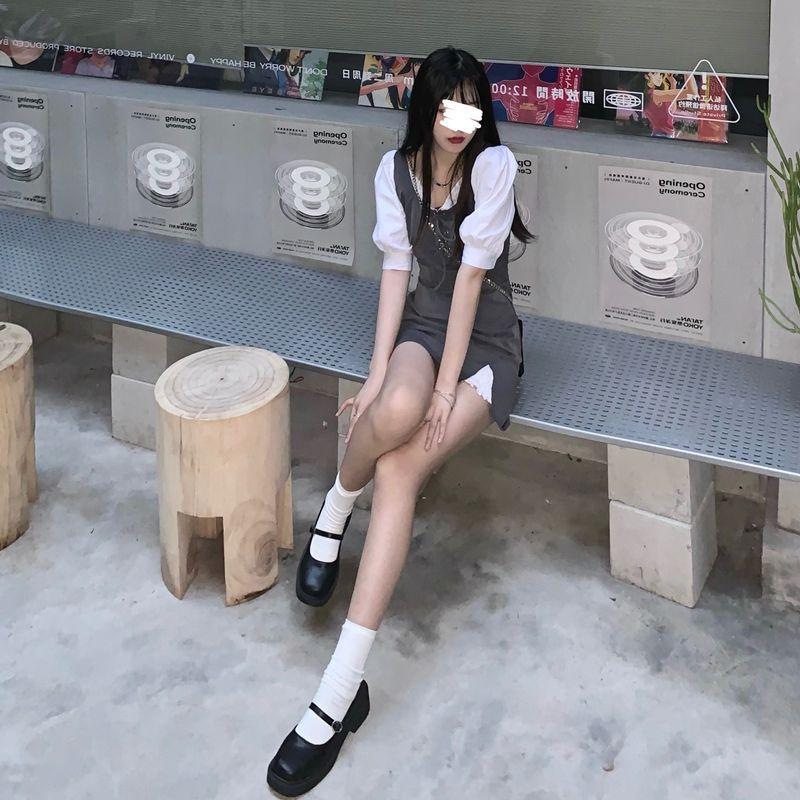 Dress women's short sleeves 2026 summer new sweet and spicy style gray slim splicing design fake two-piece short skirt