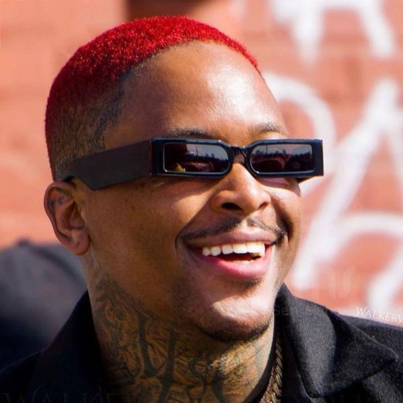 Occhiali da sole alla moda retrò rettangolari con montatura piccola per uomo, occhiali da sole quadrati retrò hip-hop con gamba larga per uscite all'aperto, occhiali da sole con lenti ombreggianti