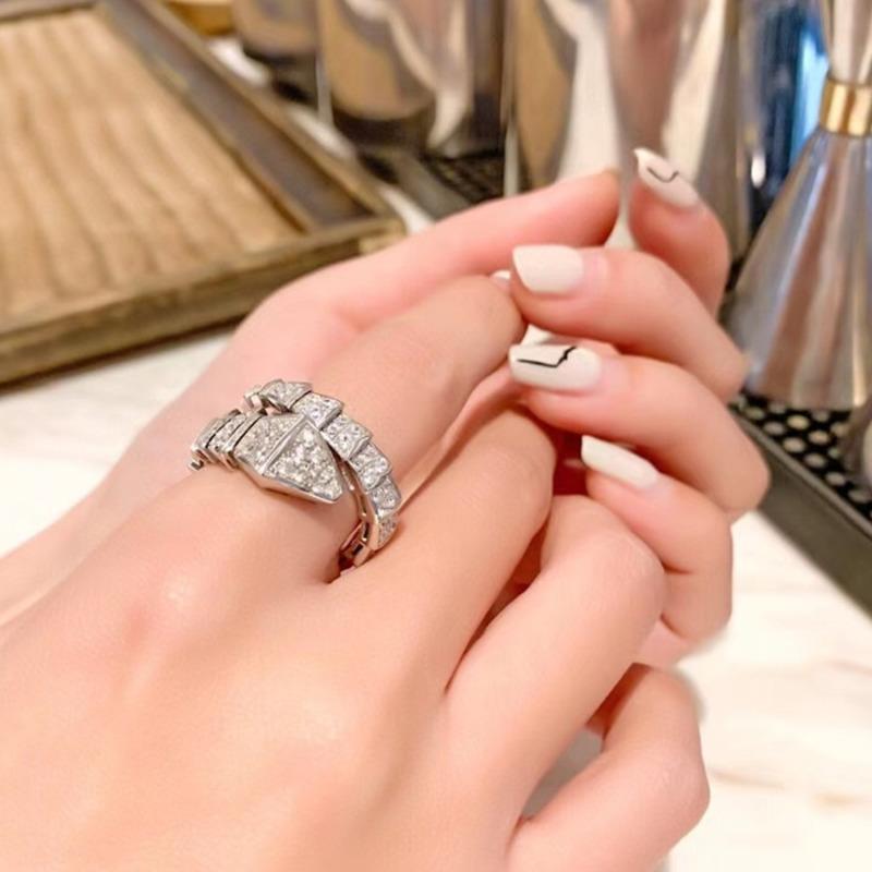 BELLA BOX Gros Serpent Tête Serpent Os Réseau Rouge Live Nouveau Produit Plein Diamant Texture Lumière Luxe Mode Diamant Incrusté Bague Ouverte Femelle