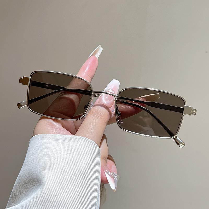 New high-end street photography, sun eyes, men's metal square sunglasses, European and American ins glasses, sunshade retro sunglasses.