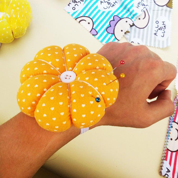 Flower Pumpkin Fabric Pin Cushion Needle Holder 1pc Handy Wrist Sewing Pin Organizer