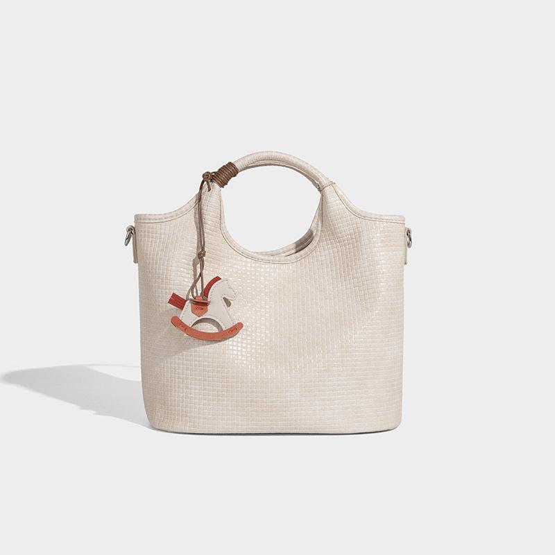 Large Capacity Stylish Handbag 2025 New Fashion Single Shoulder Basket Bag Niche Design Woven Commuter Bag