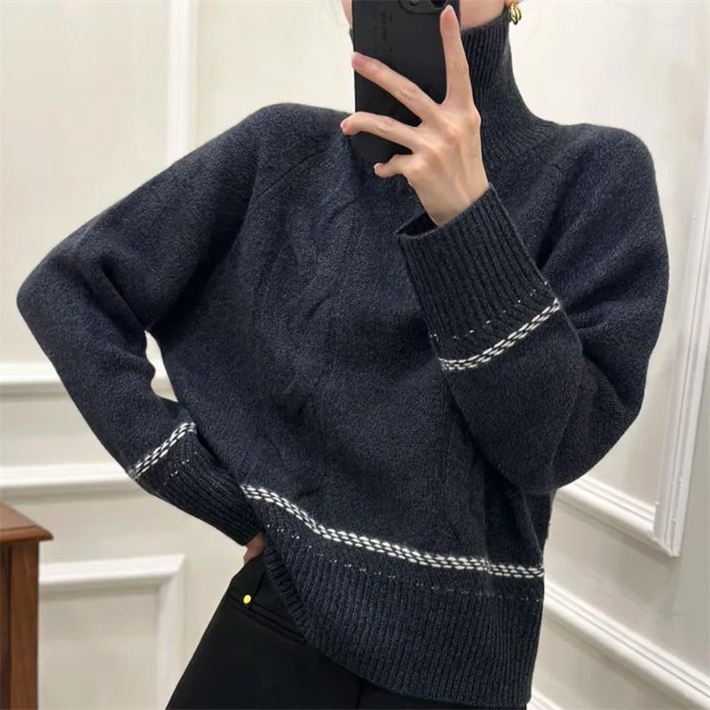 Autumn/Winter 2025 Women's High Neck Wool Cable Knit Sweater - Zipper, White/Gray, Warm Niche Design