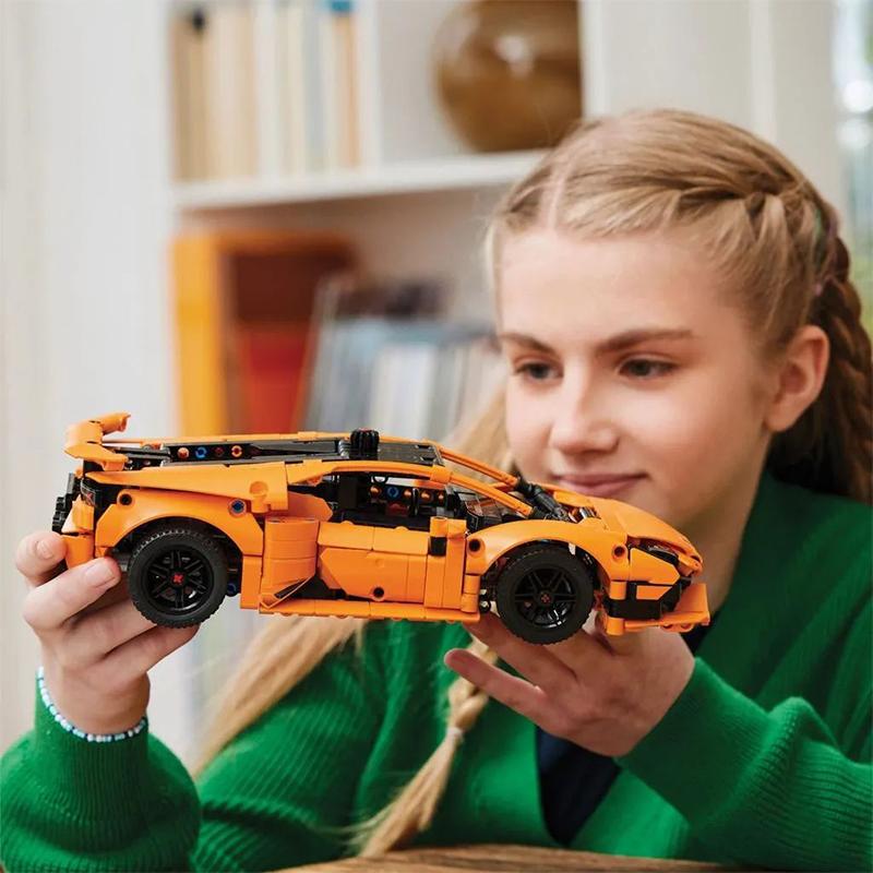 LEGO Technology Mechanical Orange Lamborghini Huracán Tecnica 806pcs 42196