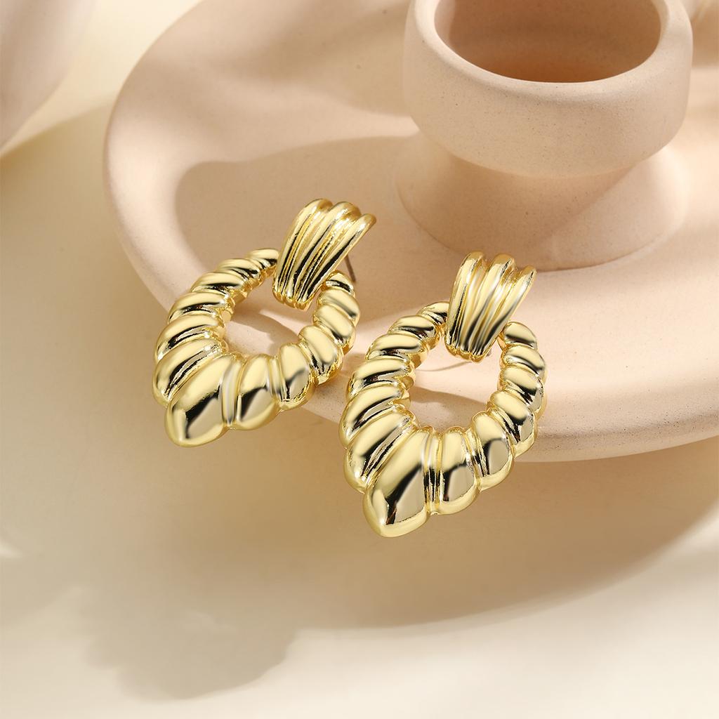 Best-selling Metal Wind Earrings Simple Temperament Exaggerated Earrings High Sense of Metal Earrings.