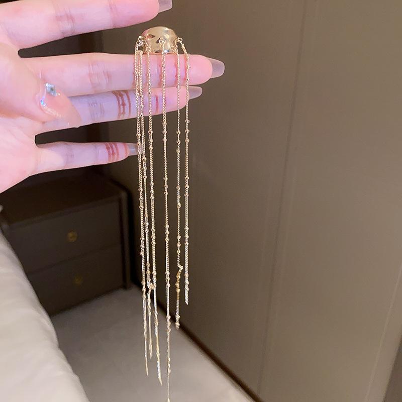 Unregelmäßige metallische C-förmige Clip-Ohrringe für Damen Lange Kette Quaste Ohrknochen-Clips Cooler Statement Punk Nicht durchbohrte Ohr-Manschette D