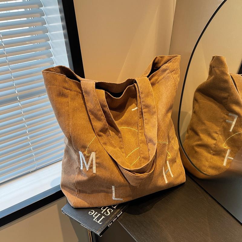 

Корейская версия новой сумки с принтом алфавита, женская холщовая сумка через плечо большой вместимости, повседневная модная портативная сумка на шнурке, свежая сумка хаки