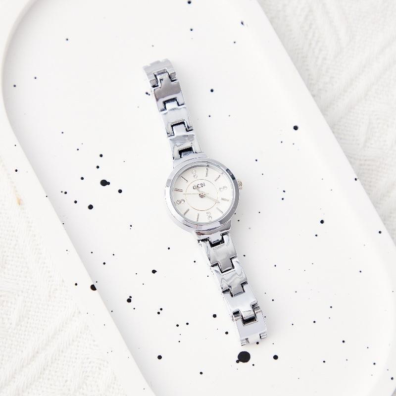 

Delicate Diamond-Encrusted Student Watch Waterproof And Compact Temperament Alloy Bracelet Watch Women S Quartz Watch
