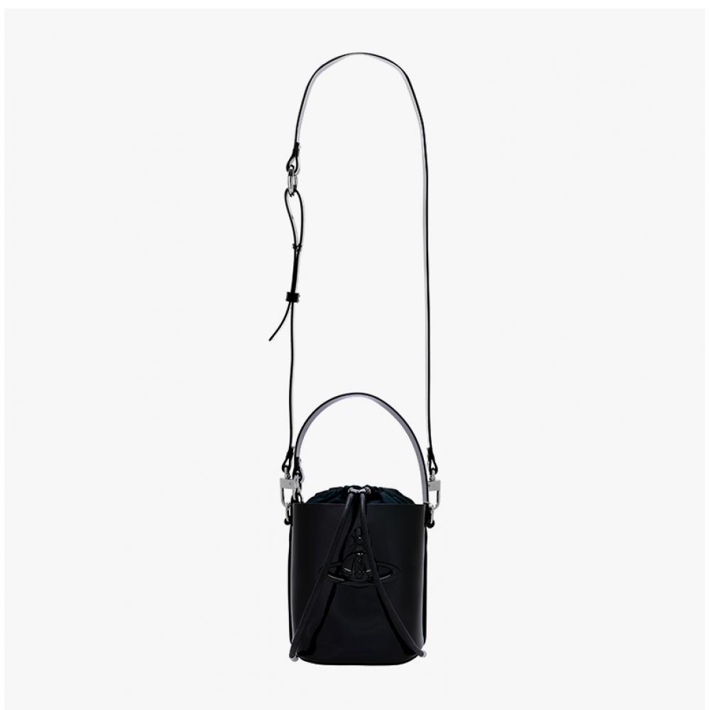Vivienne Westwood Daisy Shiny Patent Drawstring Shoulder Bag 4c030007w L008i N404