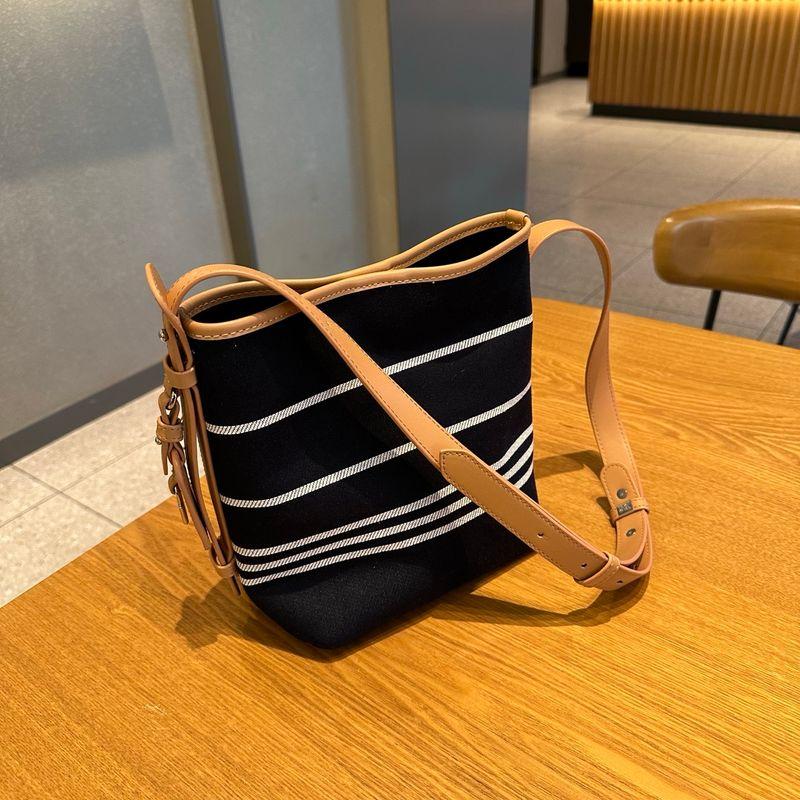 

Stripe Cloth Bag Women s Bag 2025 Popular Casual Bag High Quality Original Design Simple Western Style Shoulder Bag Messenger Bag