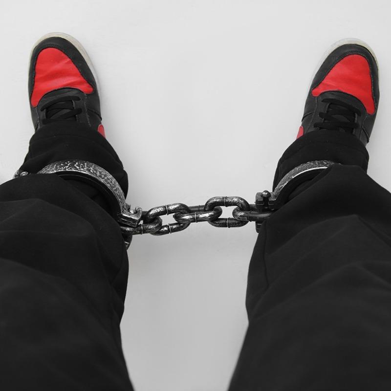 Festival Plays Costume Halloween Prop Handcuffs Cosplay Toy Anklets Black Plastic Shackle Chain Halloween Play Accessories