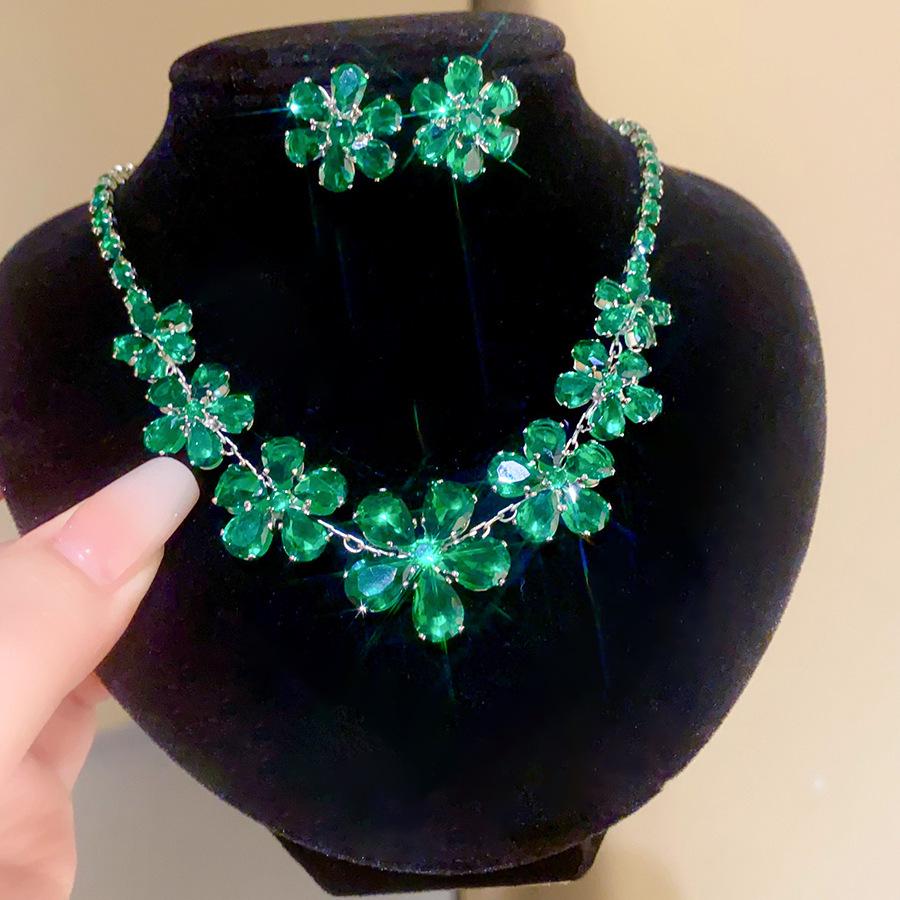 Exquisite French Zircon Flower Jewelry Set: Court-Style Clavicle Necklace & Pendant Earrings
