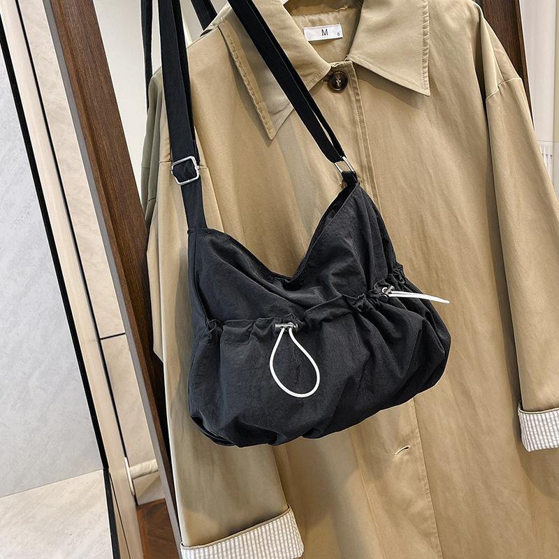 

College style nylon canvas bag women s 2025 new trendy Korean niche tote bag versatile large-capacity bag чёрный