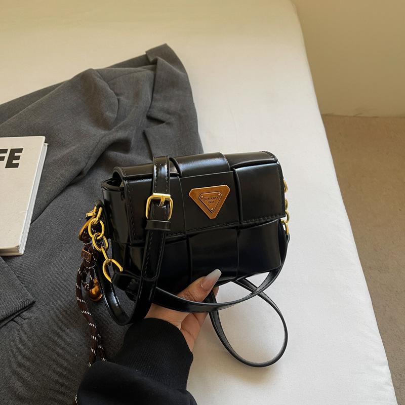Fashion Underarm Bag Women's 2025 New Trendy Woven Small Square Bag Niche Design Casual Shoulder Bag