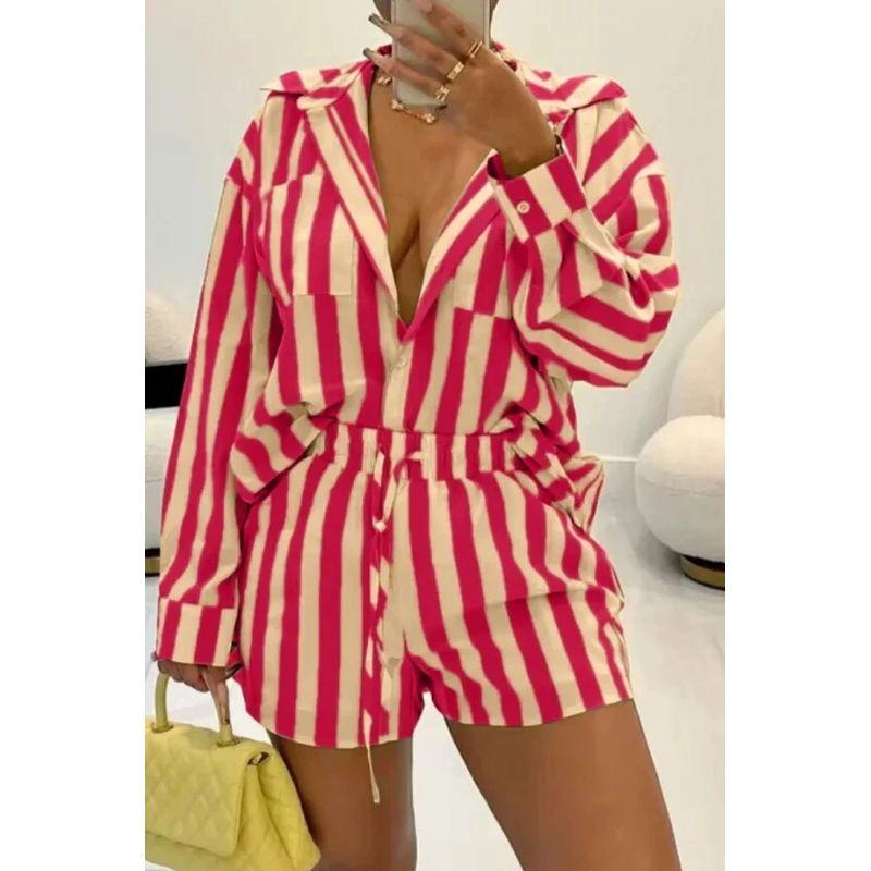 

Комплект из двух предметов: печатная рубашка и шорты. Женский комплект из двух предметов: рубашка с принтом и шорты. Женский 4 S