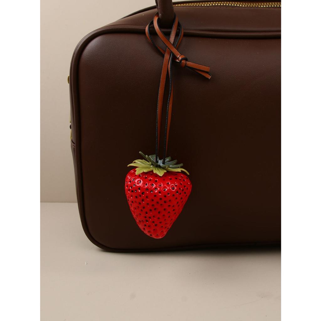 New Creative Simulation Big Strawberry Bag Pendant Personalized Three-dimensional Resin Cute Keychain Bag Accessories Pendant
