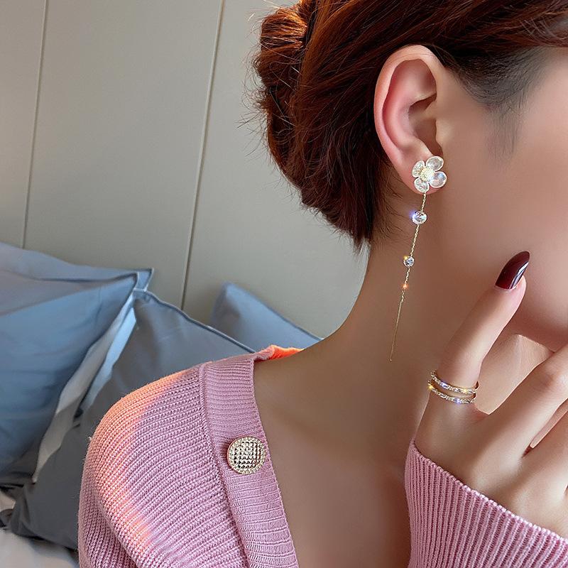 1011 New S911 Silver Needle High-end Flower Fringed Earrings Internet Celebrity Explosion Round Face Delicate Stud Earrings