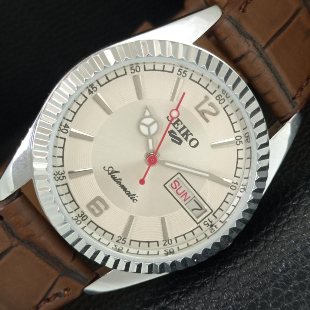 ВИНТАЖНЫЕ ОТРЕМОНТИРОВАННЫЕ МУЖСКИЕ АВТОМАТИЧЕСКИЕ ЧАСЫ SEIKO 5 ЯПОНИЯ СЕРЕБРЯНЫЙ ЦИФЕРБЛАТ a444401-1 gray