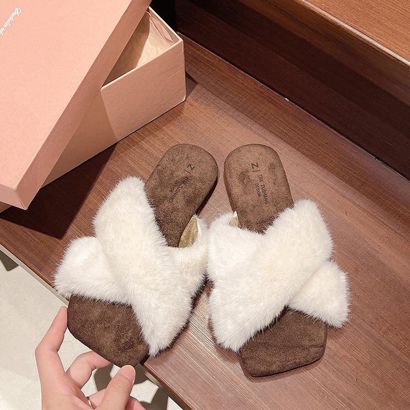 Black high-end flat-bottomed outer wear fluffy slippers female 2025 autumn and winter new one-pedal fairy velvet cotton slippers