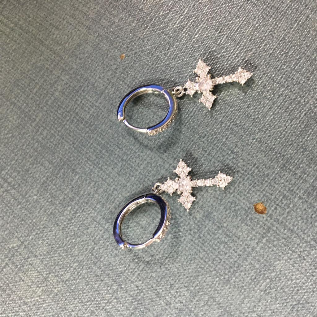 Mini Kreuz Ohrringe Leicht Besetzt mit 5A Zirkon, Schmuck Europäisch und Amerikanisch Schlicht Herren- und Damen Hip-Hop Personalisierte Mode Ohrringe