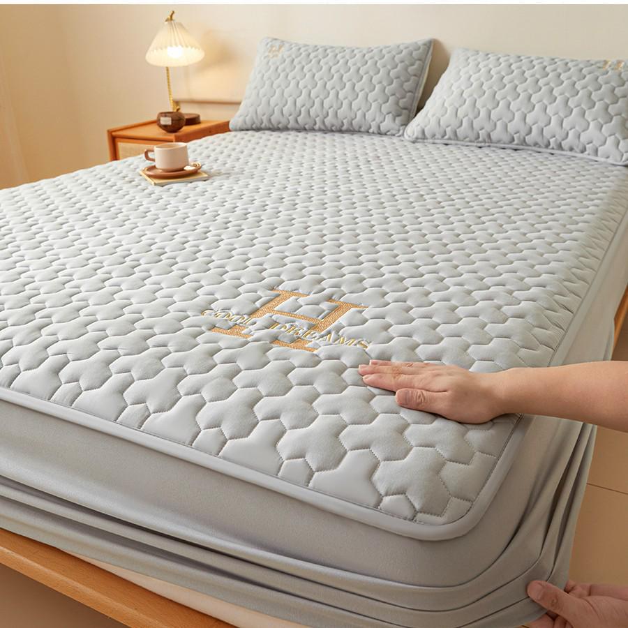 All-Season Quilted Mattress Protector: Thickened Bedspread & Fitted Sheet