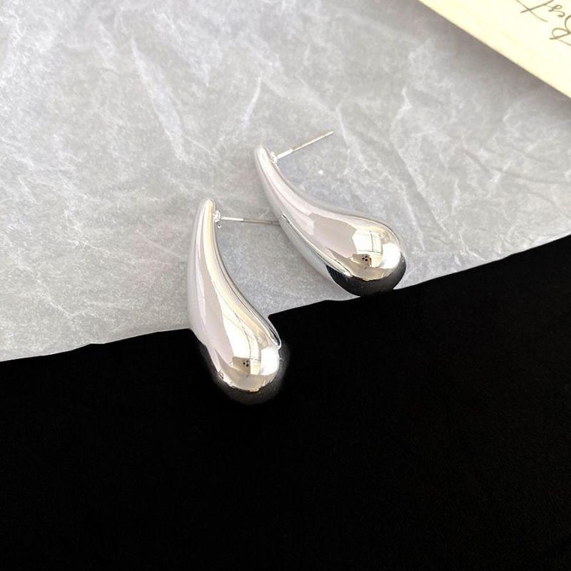 

Vintage Silver Needle Flower Earrings: Elegant Luxury Studs for Women