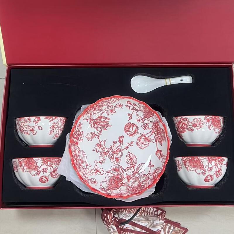 

Lujiazui Ceramic Dinnerware Gift Set