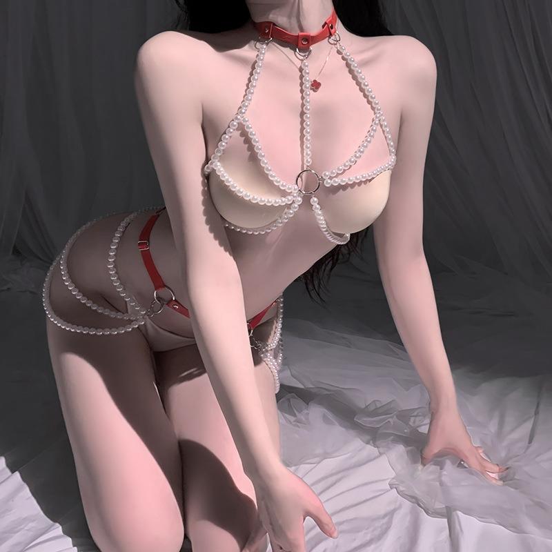 Sexy underwear, small breasts, abstinence, pearl chain, three-point leather metal bound bed temptation