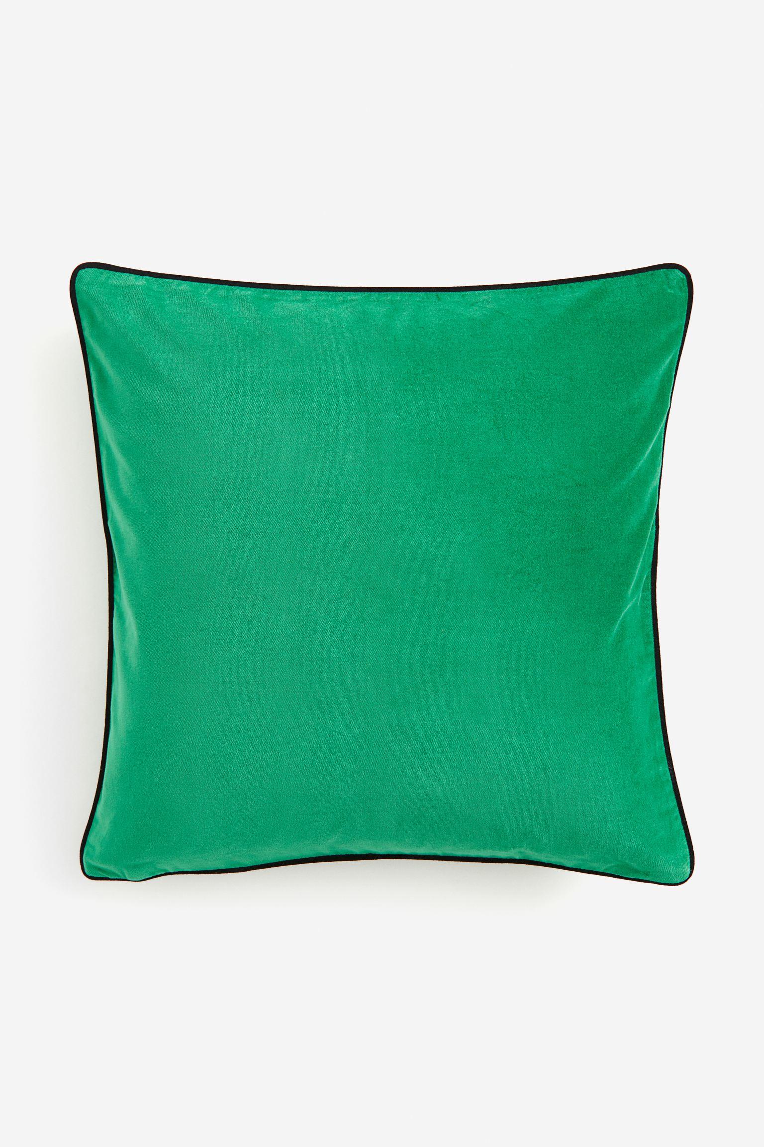 

Бархатный чехол на подушку