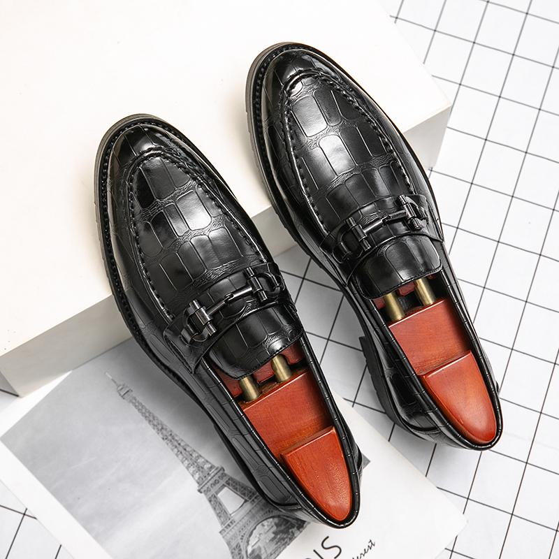 2024 Men Dress Shoes Handmade Brogue Style Men Loafers Leather Wedding Shoes Men Casual Flats Oxfords Formal Shoes Gents Shoes
