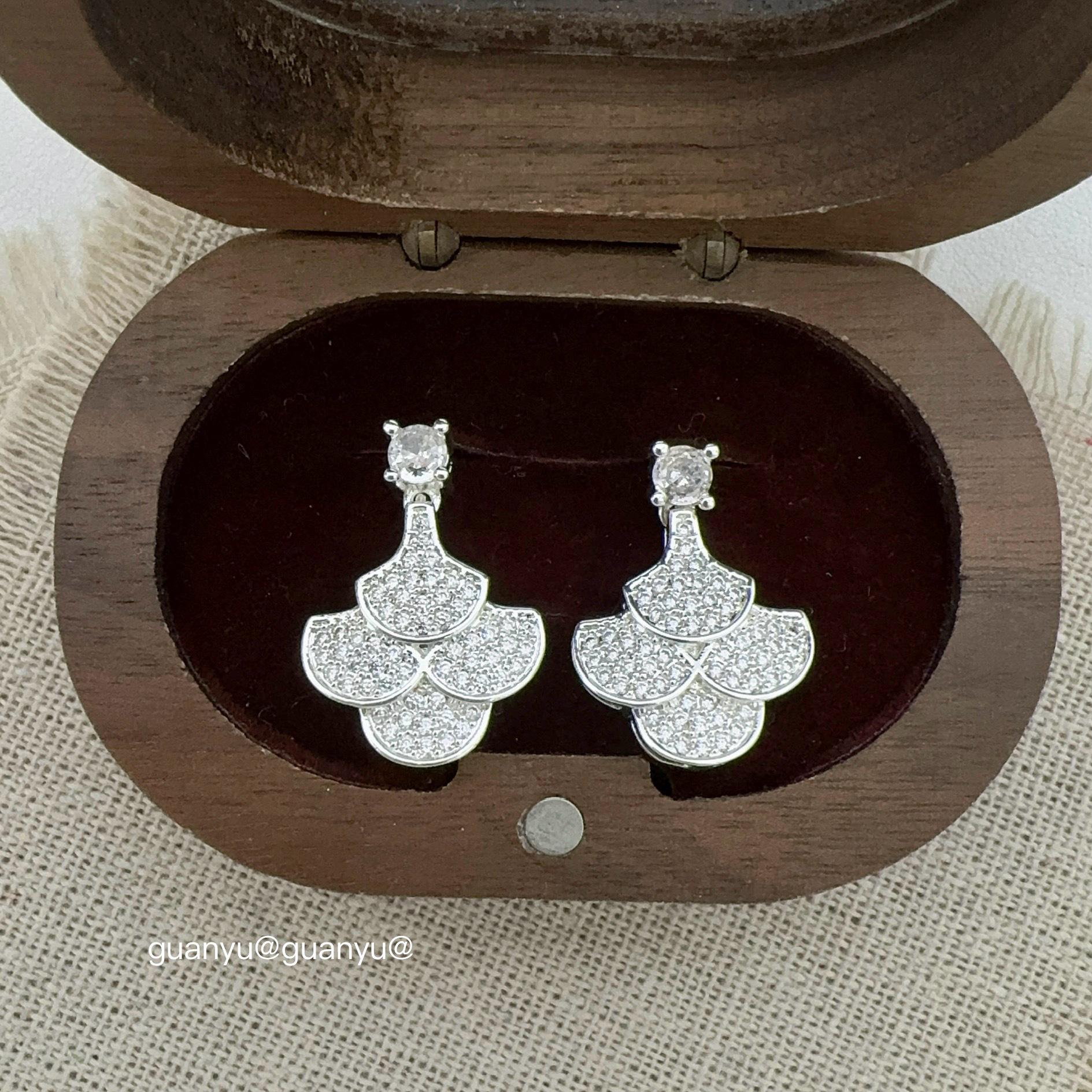 

Premium Zircon Fan-Shaped Stud Earrings for Women: Elegant, Luxurious, Versatile, and Sweet.