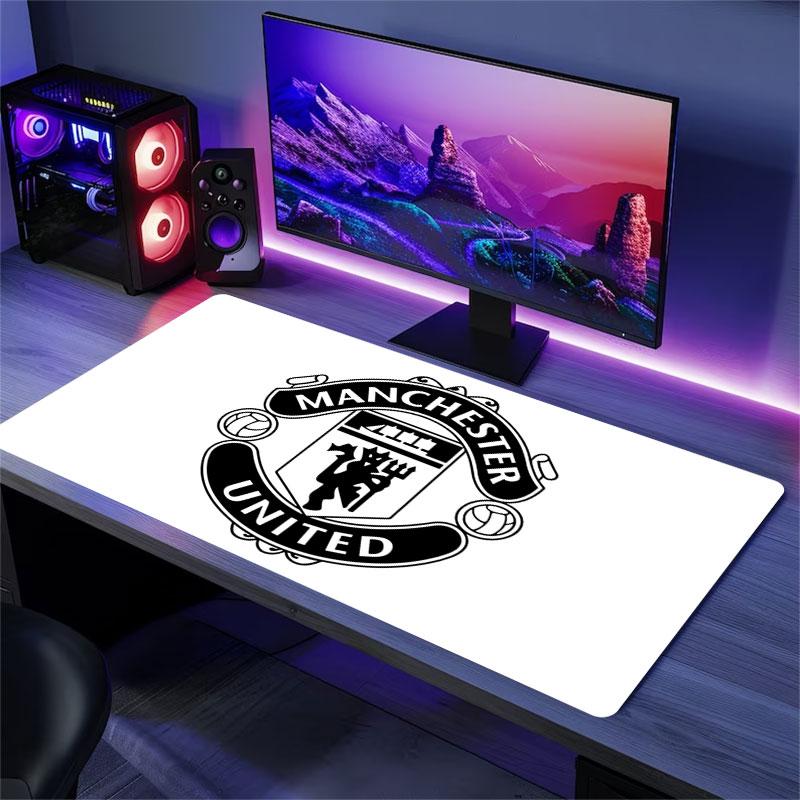 Tappetino Mouse Manchester United FC, Tappetino da Scrivania XXL per Gaming, Tappetino Mouse XXL Antiscivolo per Laptop e Tablet, Tappetino per Mini PC con Bordi Cuciti