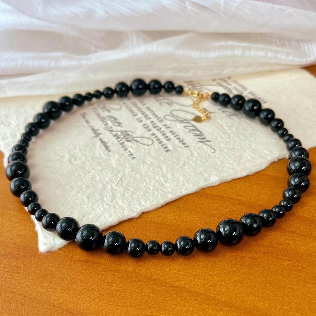 

Retro Natural Black Agate Gradual Change Smile Collarbone Chain Atmosphere Necklace