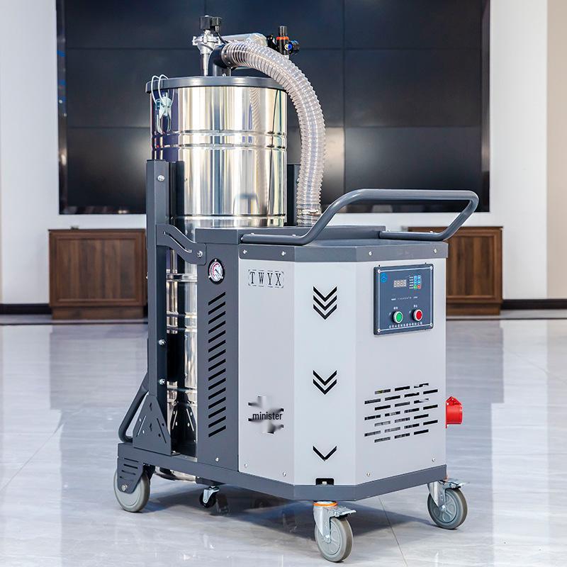 Compact High-Power Industrial Vacuum Cleaner for Wet and Dry Use