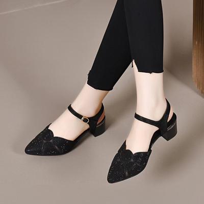 Spitze Sandalen Damen Sommer neu Schafsleder Hot Diamond Ein-Wort-Schnalle Flachsohlige Sandalen Temperament Taschenkopf Leere Damenschuhe