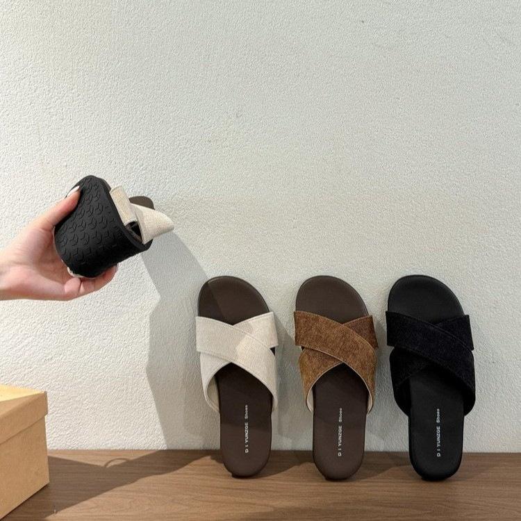 Korean version of simple flat-bottomed cool slippers women's summer new fashionable versatile outer wear light non-slip cross one-word drag