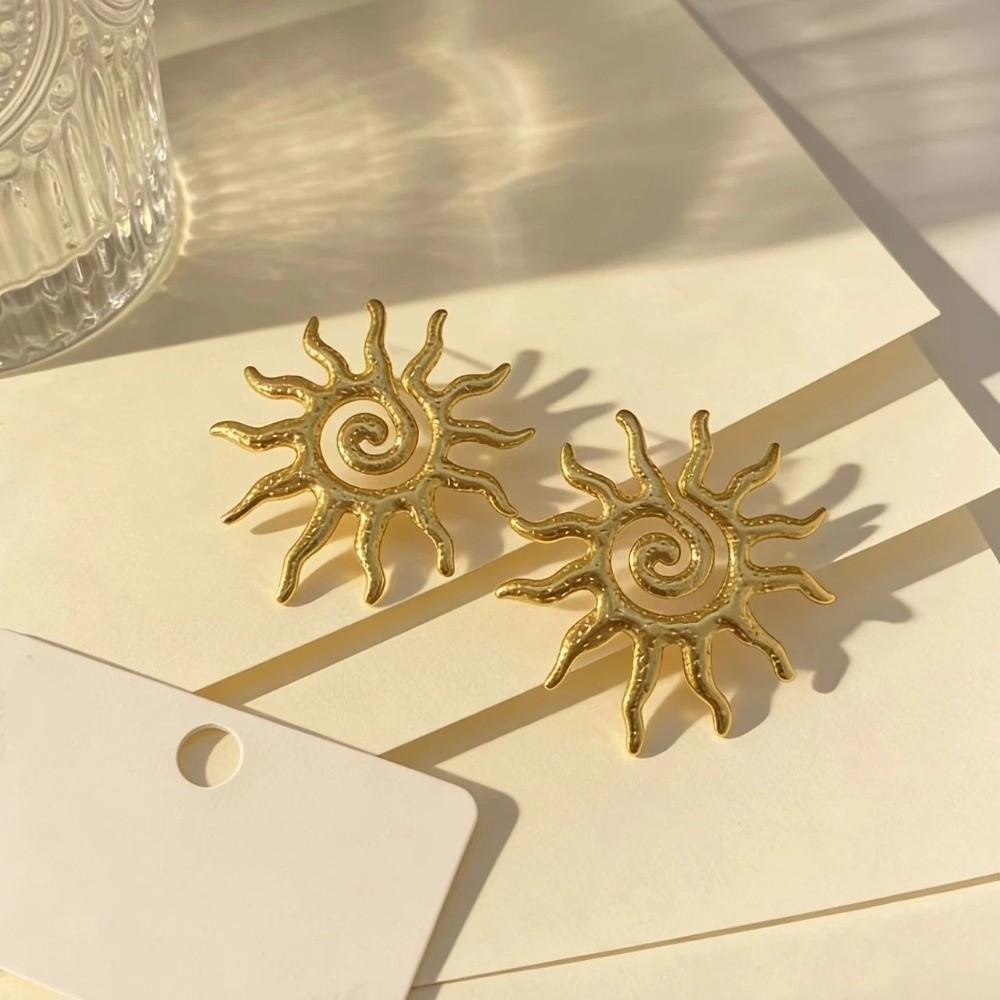 Unique Sun-shaped Flower Earrings Light Luxury Sun Ear Stud Vintage Bohemian Earrings  Women