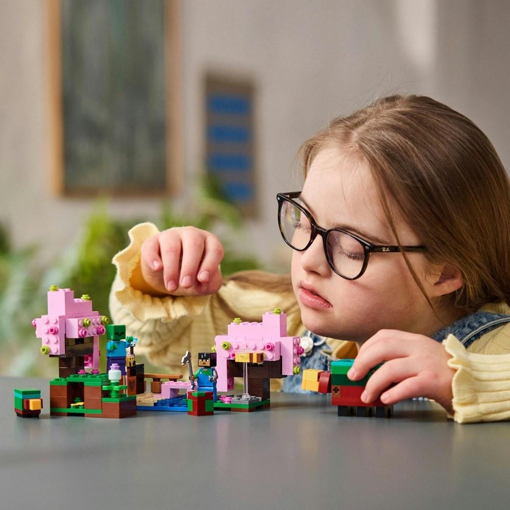 LEGO Minecraft Sakura Garden Building Set