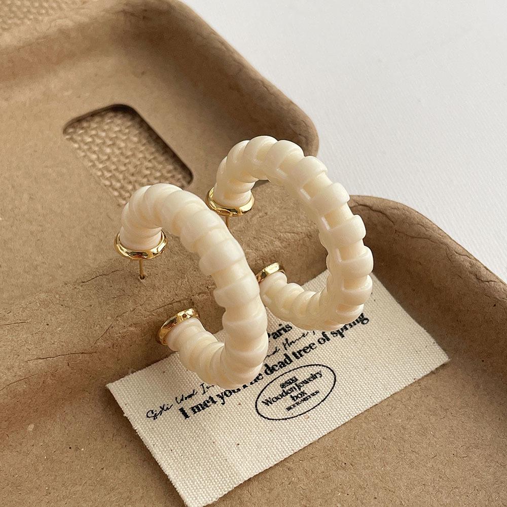 

Корейские серьги-каффы C-образной формы с текстурой смолы Дондэмун: Женские серьги высокого класса, преувеличенные, универсальный темперамент. бежевый