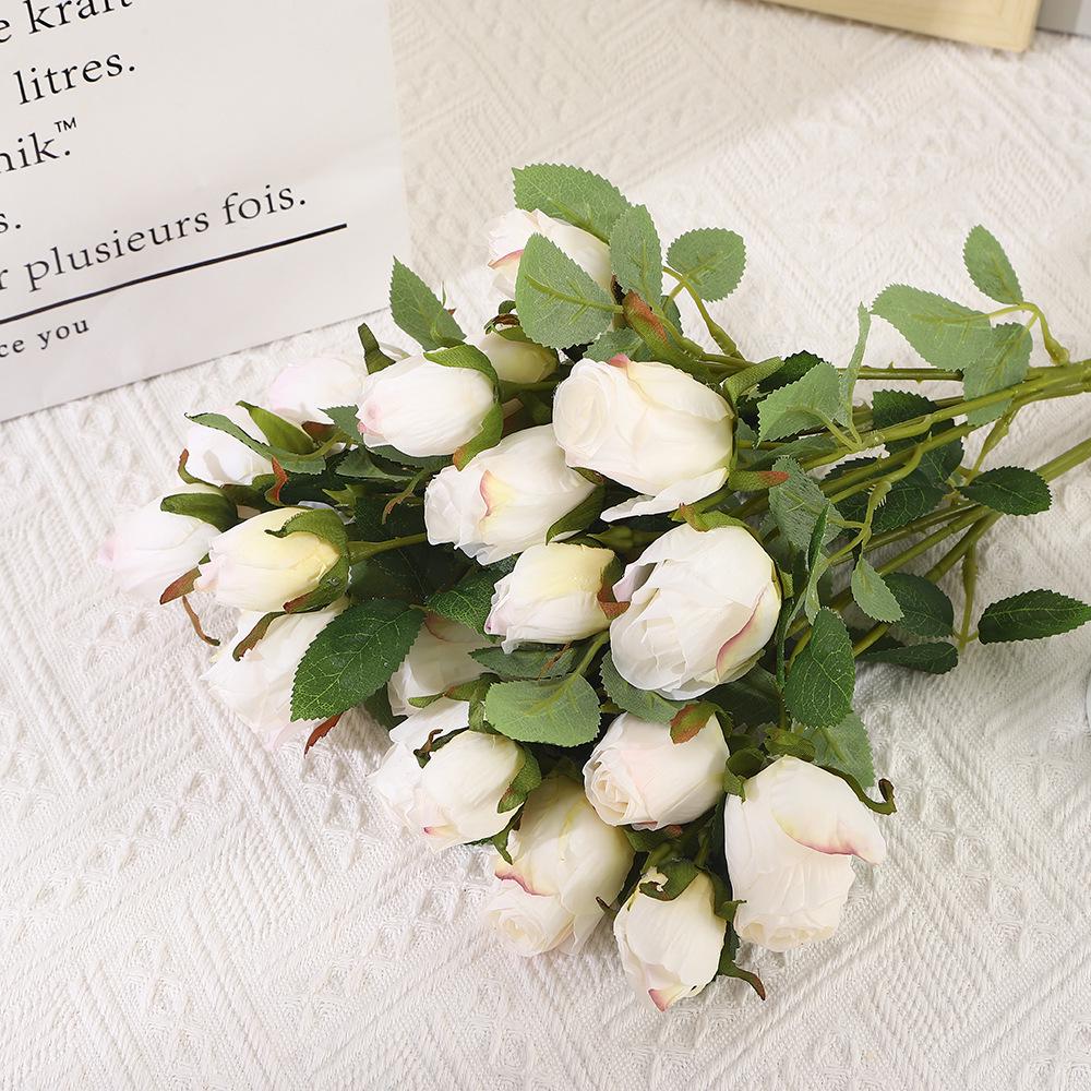 Vintage-Look getrocknete künstliche Blumenstrauß mit verbrannten Rändern und Rosen