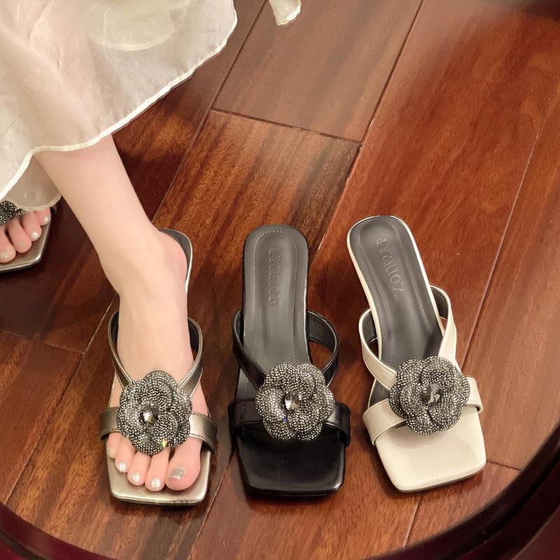 Square head, middle heel, flower fairy style, wearing cool slippers, women's new summer 2025 temperament women's slippers