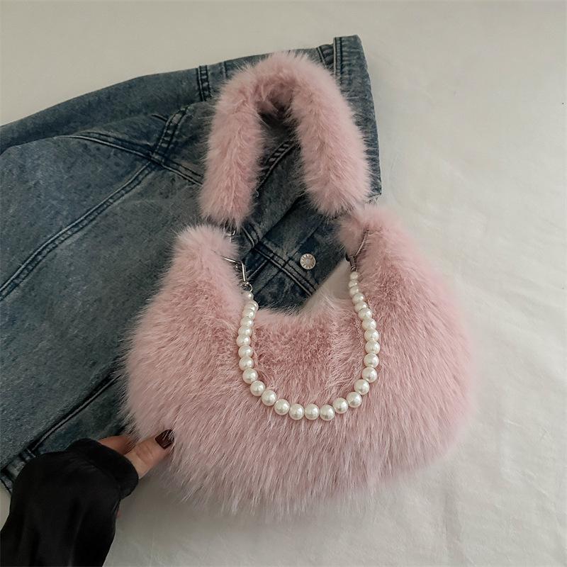 Women's Pearl Chain Handbags Faux Fur Underarm Purses Plush Fluffy Shoulder Bag for Women Furry Tote Bag for Fall Winter Large Fuzzy Crossbody Bag