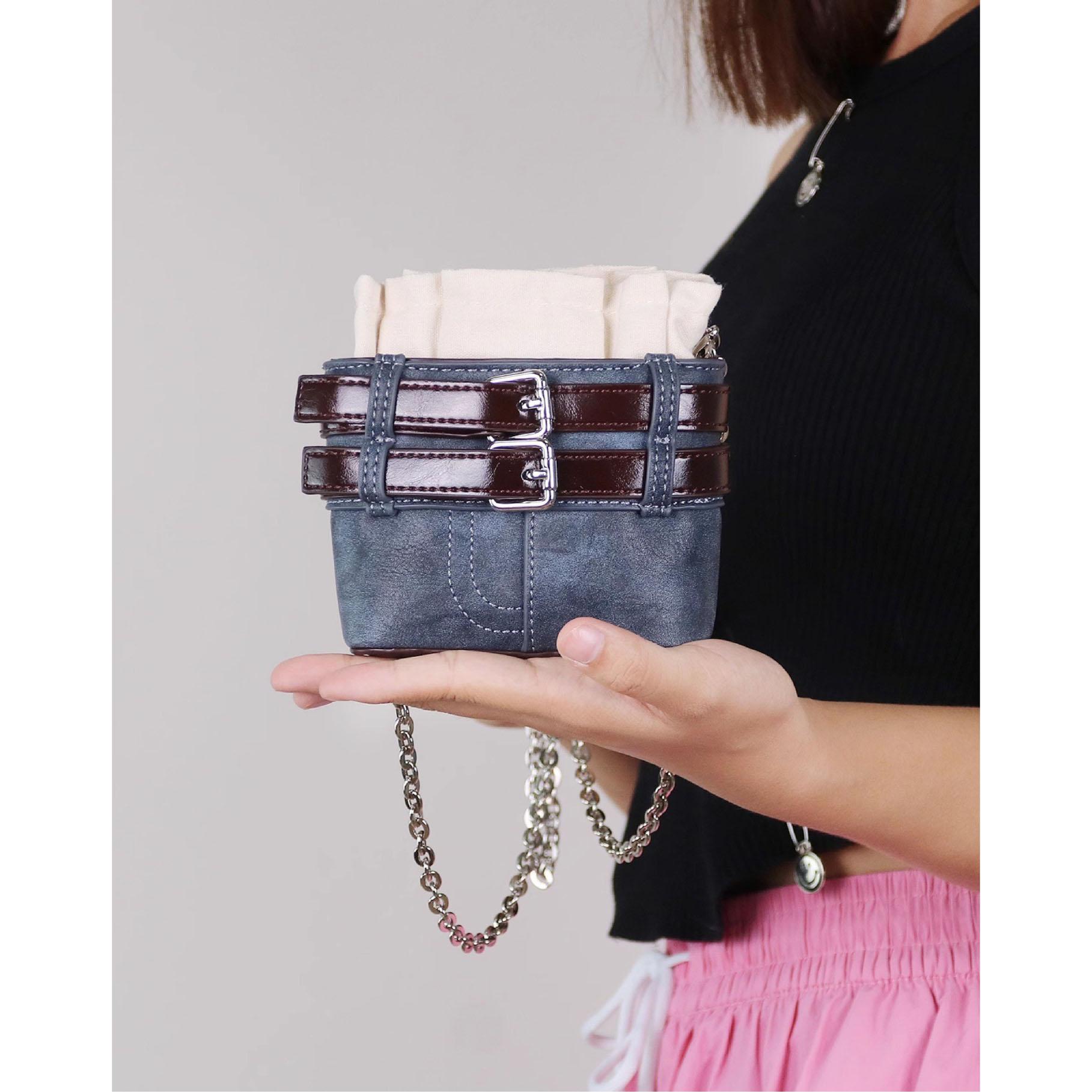 

Осінь 2024, нова вінтажна міні-замшева сумка-конверт високого класу з ланцюжком, декорована ременем, через плече синій