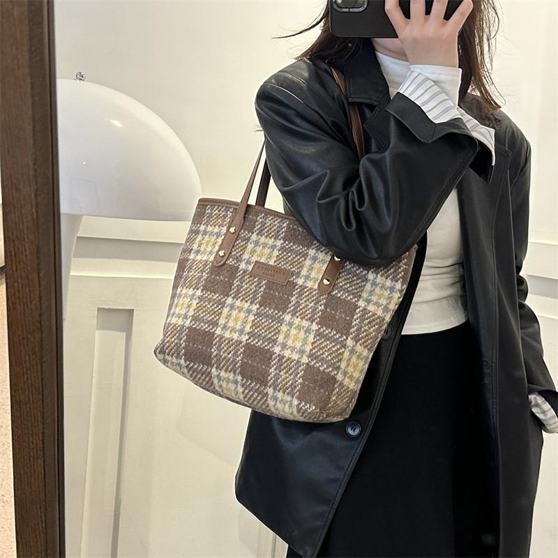 Chic Black White Brown Large Tote Bag For Women With Trendy Street Style Design