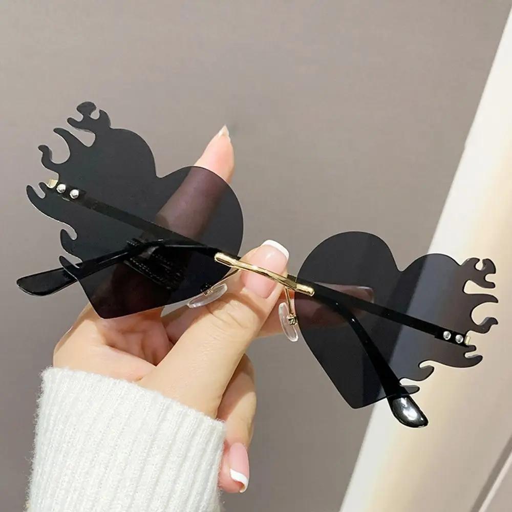 New Fashion Rimless Sunglasses Flame Unique Big Love Heart Eyewear Luxury Brand Designer Vintage Sun Glasses Shades UV400