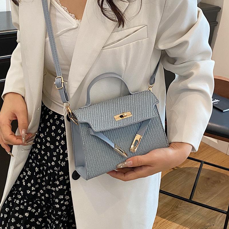 Handbag 2025 Summer New Lock Fashion Women's Bag Trend Line Embossed Shoulder Bag Trend Elegant Messenger Bag