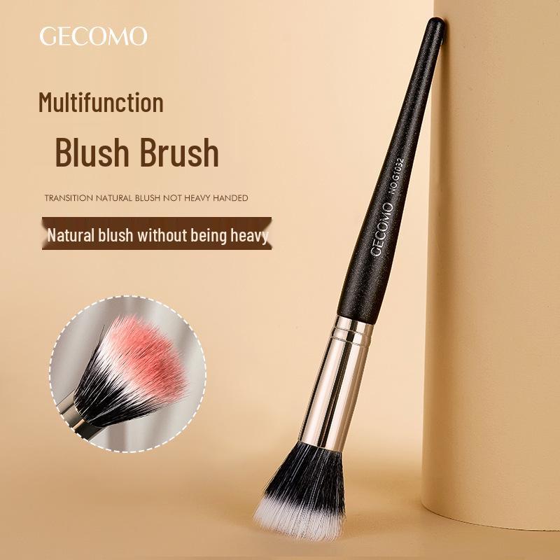 Flat-Top Stippling Blush Brush by GECOMO: Long handle, soft bristles, non-absorbing powder, ideal for easy makeup application and beginners.