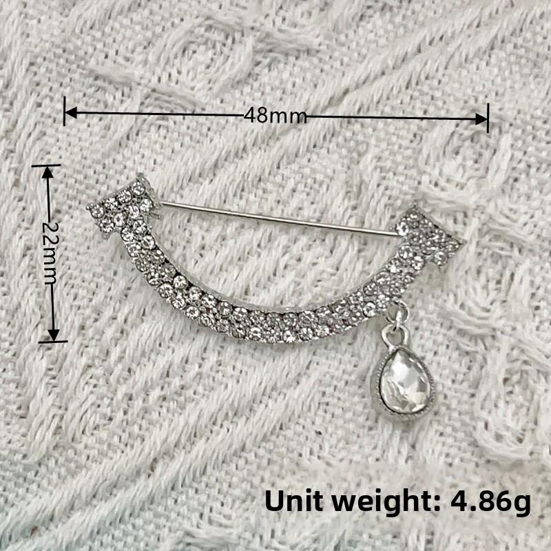 1PCS Simple Smile Brooch Anti-exposure Chest Buckle Clothing Collar Accessories Waist Change Artifact Waist Pin Scarf Buckle
